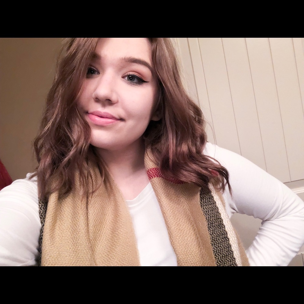 Meet your Posher, Adriana